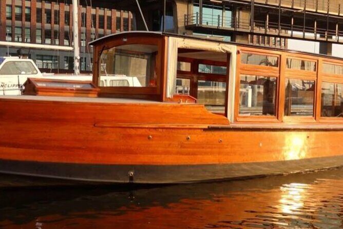 A unique experience! Semi private cruise. Authentic stylish boat! Book Leemstar! - Anne Frank house from the water: context you can place