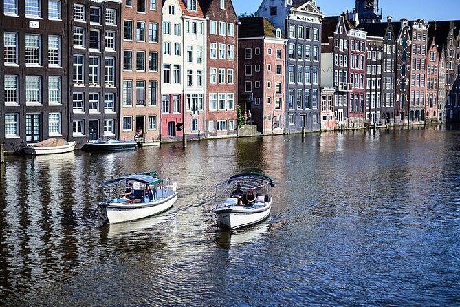 Amsterdam 2-hour Private Canal Cruise with Live Guide and Drinks - Herengracht and the Golden Bend: big merchant mansions, perfect photo frames