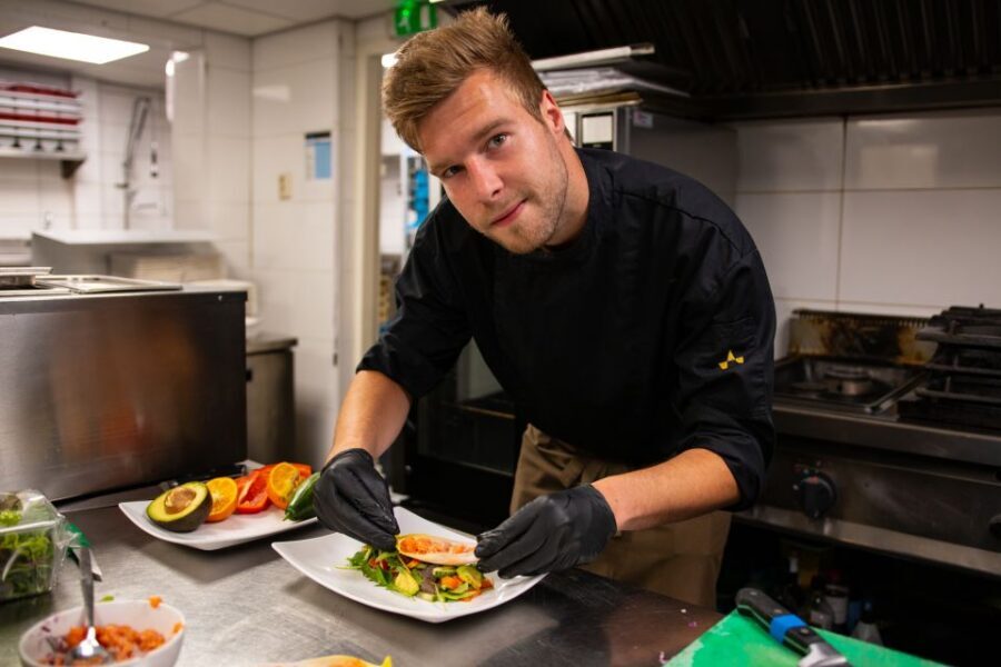 Amsterdam: 3 Course Dinner in the Dark - How the three courses feel when you can’t see