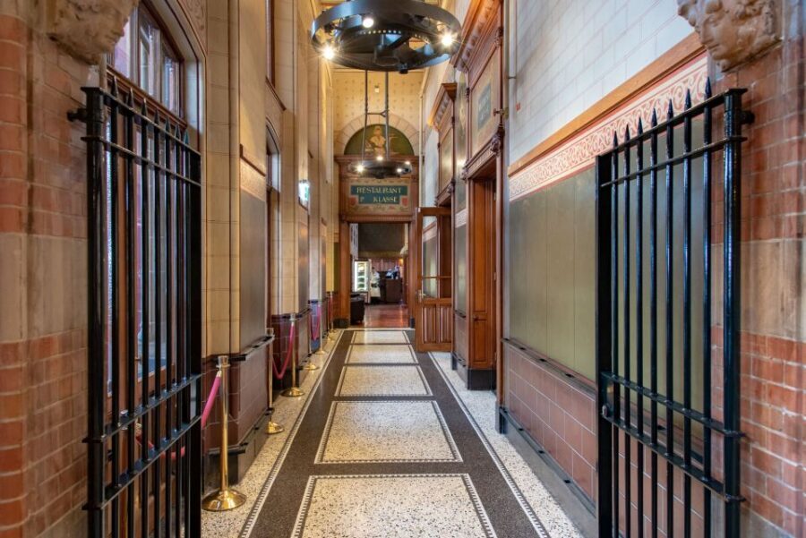 Amsterdam: 3-Course Meal in Historic 1st Class Waiting Rooms - The 2.5 Hours Meal Rhythm: Pacing, Breaks, and Seat Expectations