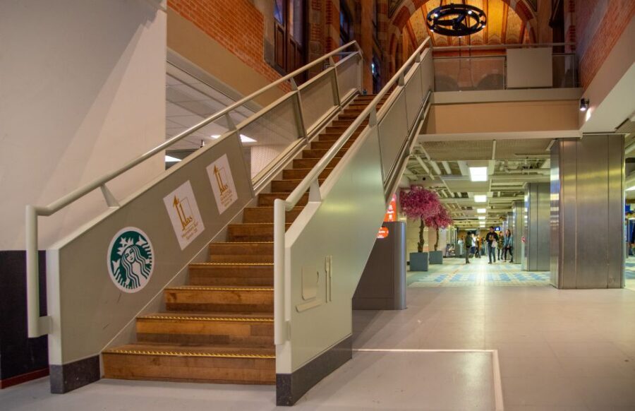 Amsterdam: 3-Course Meal in Historic 1st Class Waiting Rooms - Cockatoo Energy and Other Small Room Extras