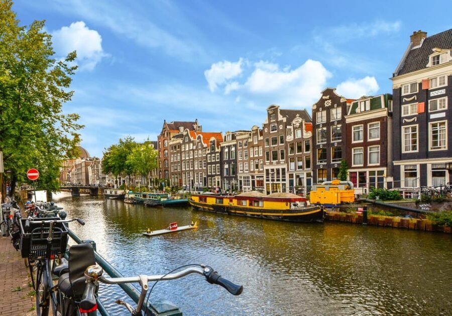 Amsterdam: 3-Hour Private Bike Tour of the City Center - From the bike shop to the Canal Belt
