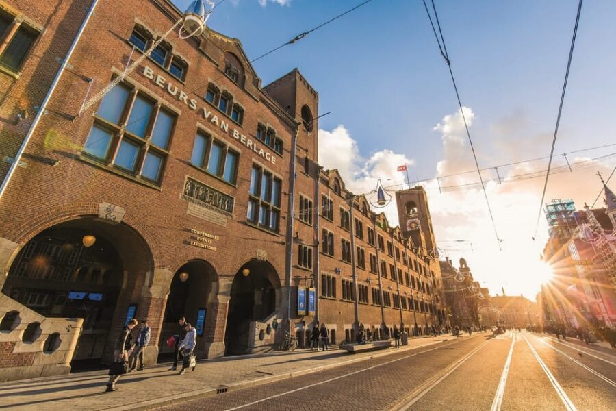 Amsterdam: 3-Hour Private Bike Tour of the City Center - De Wallen Red Light District: included, but handled by pacing