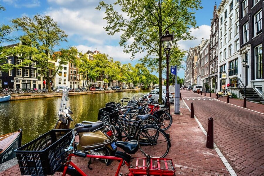 Amsterdam: 3-Hour Private Bike Tour of the City Center - Heineken Brewery and Museum Quarter stops: what to look for