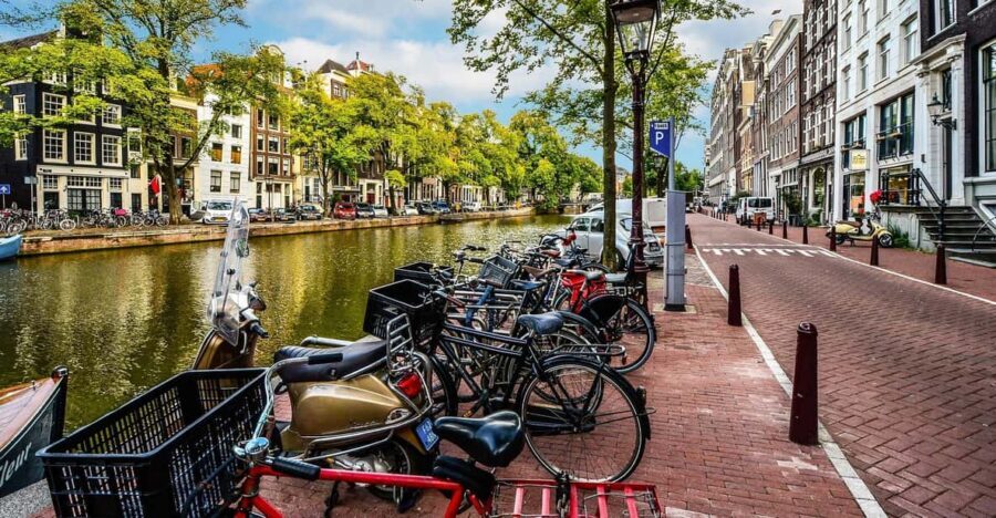 Amsterdam: 3-Hour Private Bike Tour of the City Center - Dam Square, Westerkerk, and the Anne Frank area without the chaos