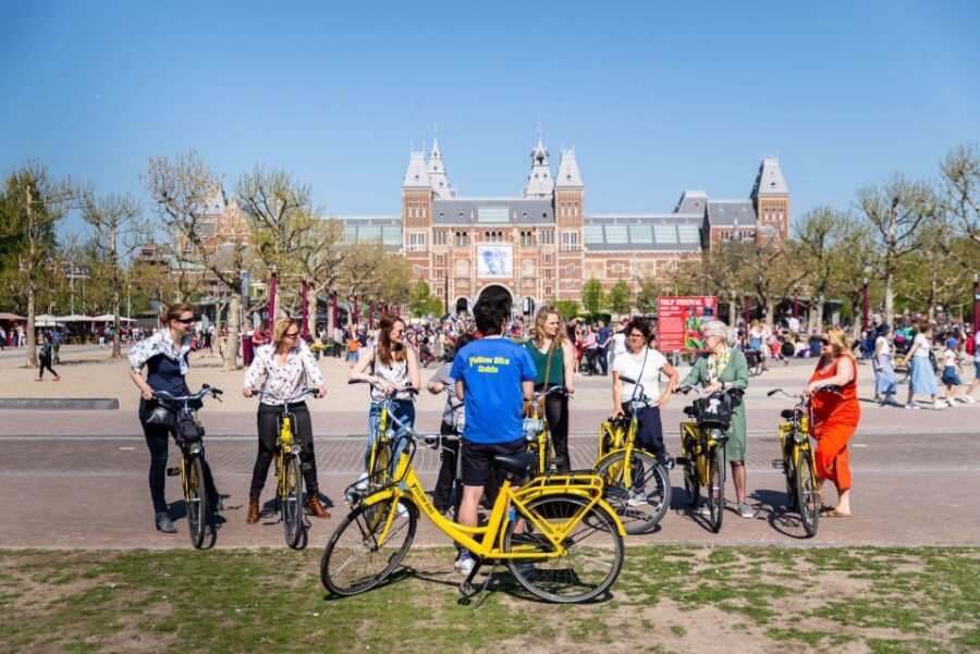Amsterdam: 3h E-Bike Tour with break - Harbor and canals: where the route turns into something special