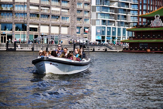 Amsterdam: 60-Minute Guided Private Canal Cruise with Drinks - The real value: why the price can feel fair