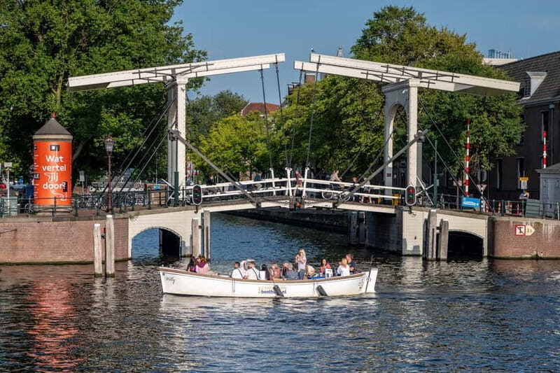 Amsterdam: 75 minute Open Boat Canal Cruise with Live Guide - Photo Opportunities and Weather Reality on an Open Boat