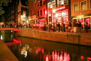 Amsterdam: After Dark Red Light District Tour - Meeting at Frisco Inn and How the Pace Stays Comfortable