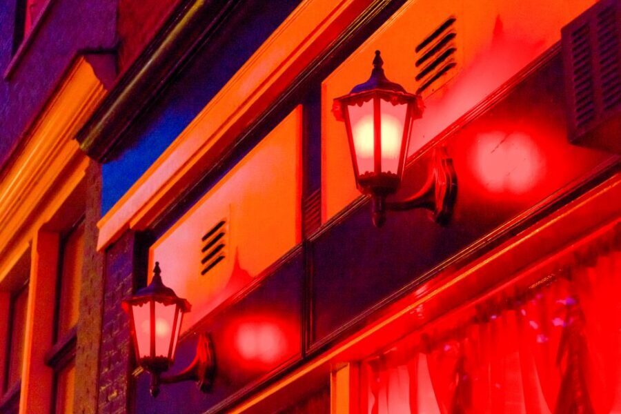 Amsterdam: After Dark Red Light District Tour - Hidden Spots, Cobblestones, and the 20-Minute Red Light District Walk