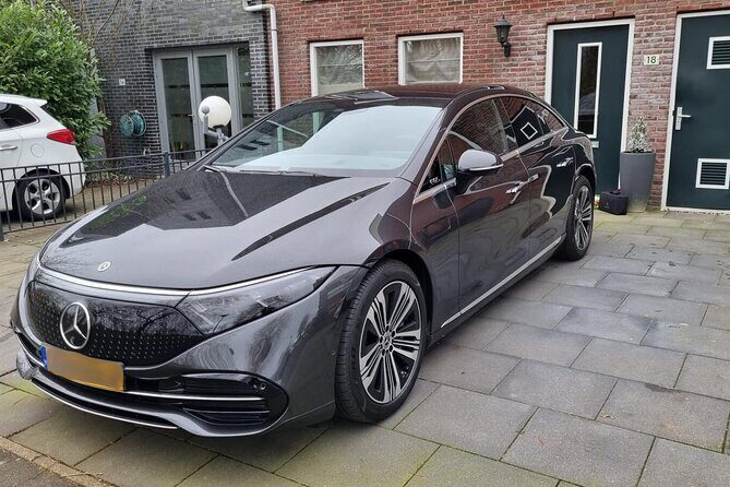 Amsterdam Airport & Non-Airport Private Transfer to City Center - Finding the car: easy meeting points, curbside reality