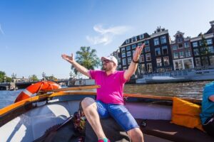 Amsterdam All-Inclusive 90-Minutes Heated Cruise by Captain Jack - Drinks and Snacks: How Unlimited Wine and Beer Really Changes the Experience