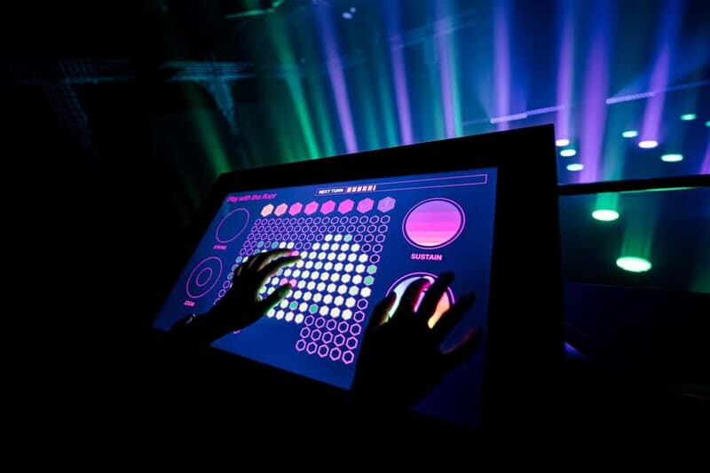 Amsterdam: AMAZE Immersive Audiovisual Experience Ticket - The AMAZE-lounge and Locker Rental: Small Things That Save Your Evening
