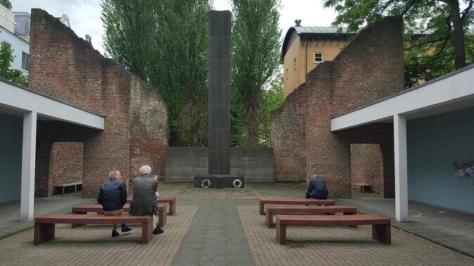 Amsterdam: Anne Frank and Jewish Quarter Walking Tour (TOP RATED) - De Plantage: A Beautiful Area That Still Holds History