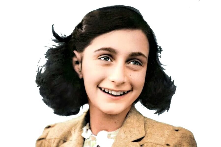 Amsterdam: Anne Frank Guided Small Group Walking Tour - Meeting At Beursplein 5 And What The Two-Hour Route Feels Like