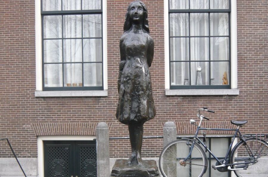 Amsterdam: Anne Frank Walking Tour - Getting Oriented at Waterlooplein (and why the first 10 minutes matter)