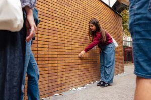 Amsterdam: Anne Frank Walking Tour - Guided in EN/DE/IT/ES - Meet at De Waag: the easiest start in Amsterdam (if you avoid one trap)