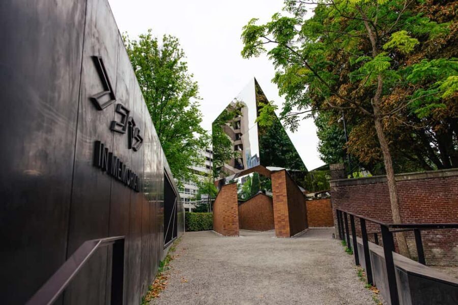 Amsterdam: Anne Frank Walking Tour - Guided in EN/DE/IT/ES - Jewish memorials and street-level remembrance: Stolpersteine and the Portuguese Synagogue