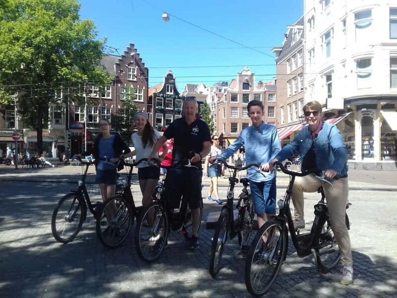 Amsterdam bike tour with a French-speaking guide local! - Why this French bike start beats “random rides” around town