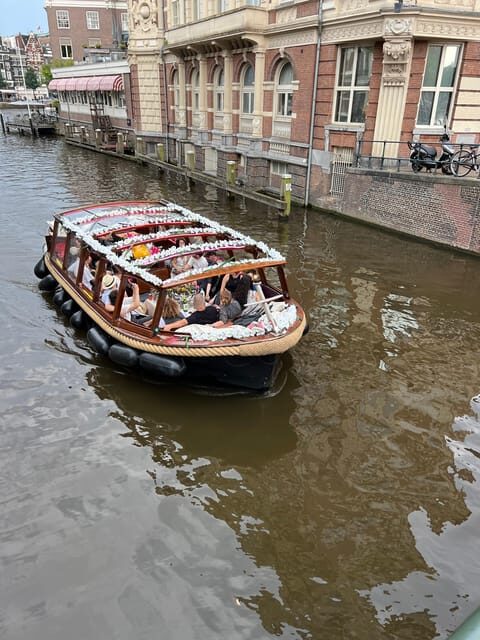 Amsterdam: Boat Tour with Optional Unlimited Drinks - Stopping for reality: smoke-friendly tours and other small trade-offs