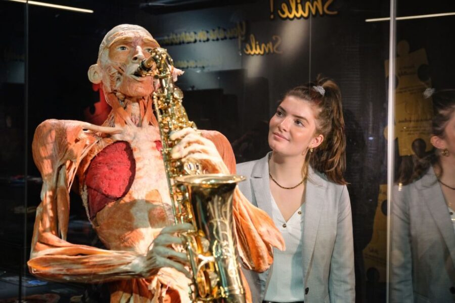 Amsterdam: Body Worlds Exhibition and Canal Cruise - Getting to Body Worlds at Damrak 68r and starting on time