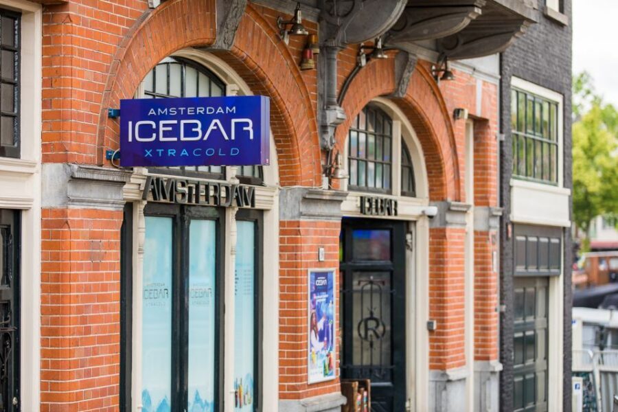 Amsterdam: Canal Cruise and Entrance to Xtracold Icebar - The luxury glass-topped boat: your fastest way to read Amsterdam