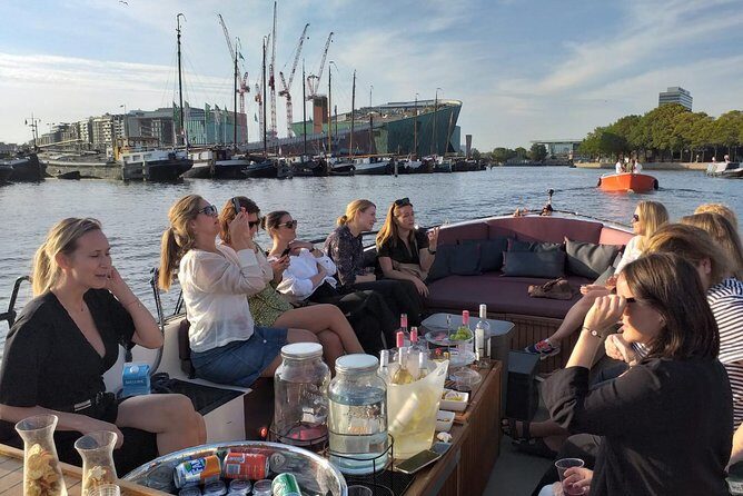 Amsterdam canal cruise in open boat – Guided tour - How an electric open boat changes the Amsterdam cruise feel