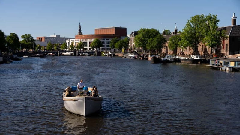 Amsterdam: Canal Cruise in Open Boat with Drink Option - When to go: weather, light, and staying comfortable