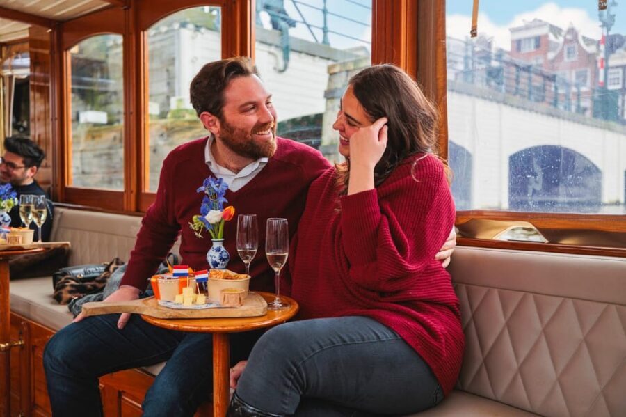 Amsterdam: Canal Cruise with Bubbles & Bites - Skinny Bridge magic on the Amstel River: the romantic moment (and a good photo spot)