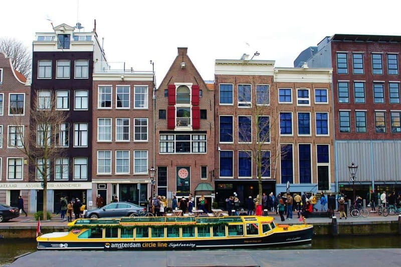 Amsterdam canal cruise with culinary burger or cheese & wine - Food That Shapes the Experience (Burgerbar and the Cheese + Wine Lineup)
