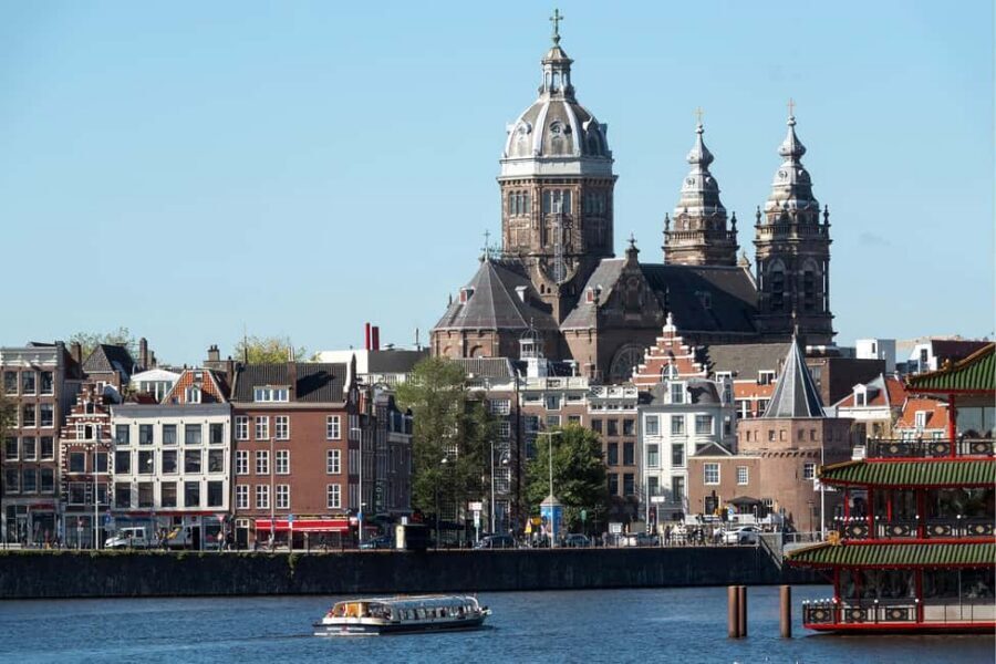 Amsterdam: Canal Cruise with Live Commentary & Audio Guide - Quick hits before you buy