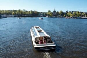 Amsterdam: Canal Cruise with Live Commentary & Audio Guide - Getting to Badhuiskade 1 from Central Station (without second-guessing)
