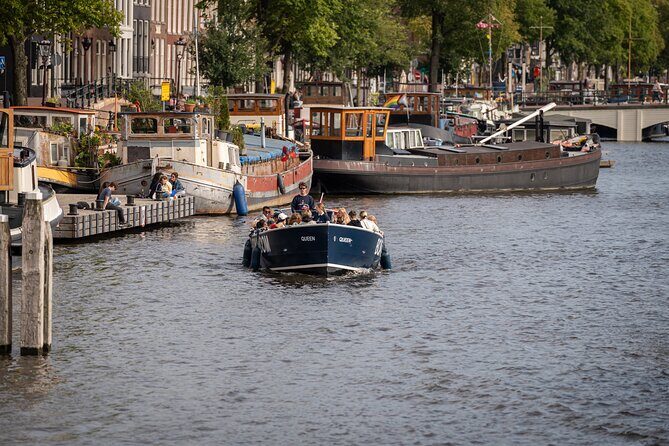 Amsterdam Canal Cruise with Live guide & Two drinks - Central St. - Rain, Photo Breaks, and the Guide Style That Keeps It Relaxed