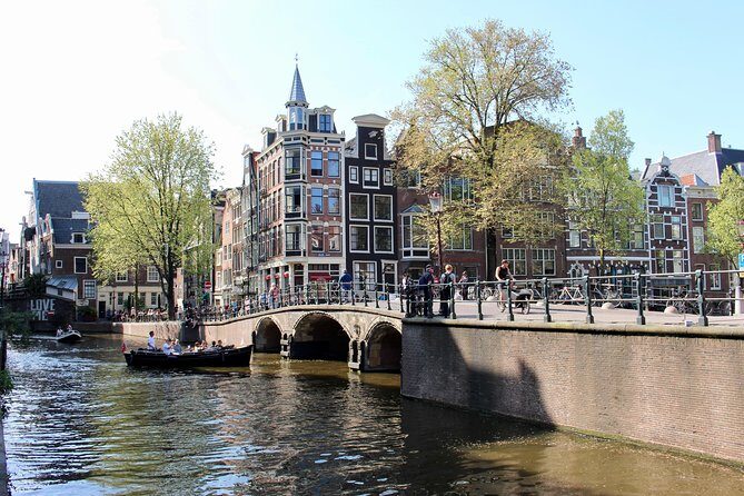 Amsterdam Canal Tour by Open Boat – 90 min Small Group Experience - Cruising the De Wallen border: The Huis aan de Drie Grachten and Oudezijds Voorburgwal