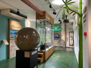 Amsterdam: Cannabis Museum Entry Ticket - Getting there and entering the museum experience