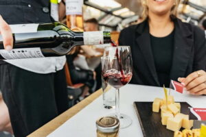 Amsterdam: Cheese & Wine Cruise Tasting Experience - Heated Boat Comfort and the Drinks That Keep Flowing