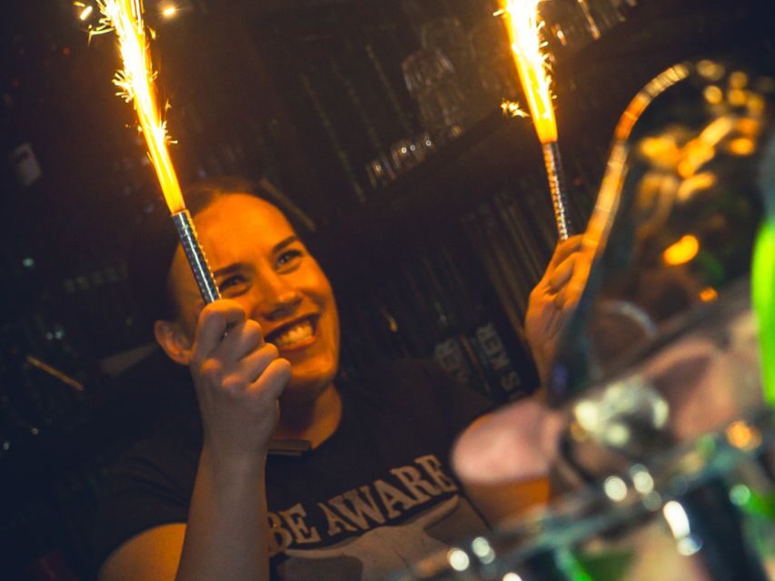 Amsterdam: City Center Bar Crawl and Nightlife Experience - Meeting People Fast: Why This Crawl Works for Solo Travelers