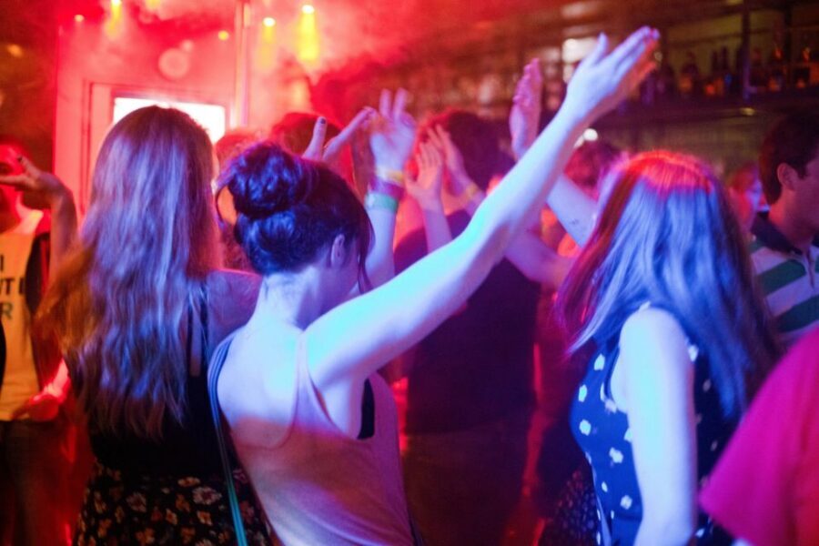 Amsterdam: City Center Bar Crawl and Nightlife Experience - Dress Code, Entry Rules, and Paid Toilets: Avoid the Common Night Problems