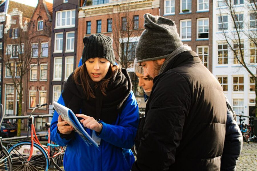 Amsterdam: City Center Walking Tour in italian - Nieuwe Kerk and Kalverstraat: church-and-shopping street rhythm