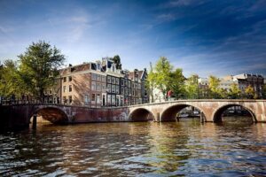 Amsterdam City Centre Cruise on heated boat with Audioguide - Timing tips: rain-proof cruising and the photo window window