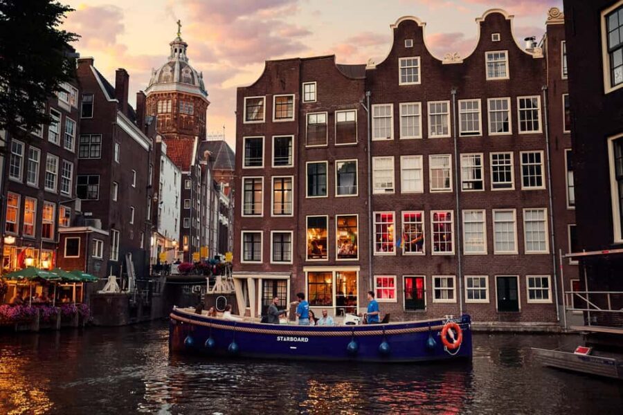 Amsterdam: Cozy Evening Canal Cruise With Open Bar Option - Why this 1-hour Amsterdam canal cruise feels like a smart plan