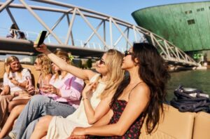 Amsterdam: Cozy Evening Canal Cruise With Open Bar Option - Getting on board at Oudezijds Voorburgwal, and staying comfy in real weather