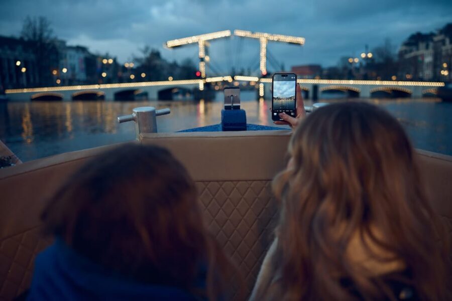 Amsterdam: Cozy Evening Canal Cruise With Open Bar Option - Prinsengracht to Margere Brug: the Dutch beer trade story