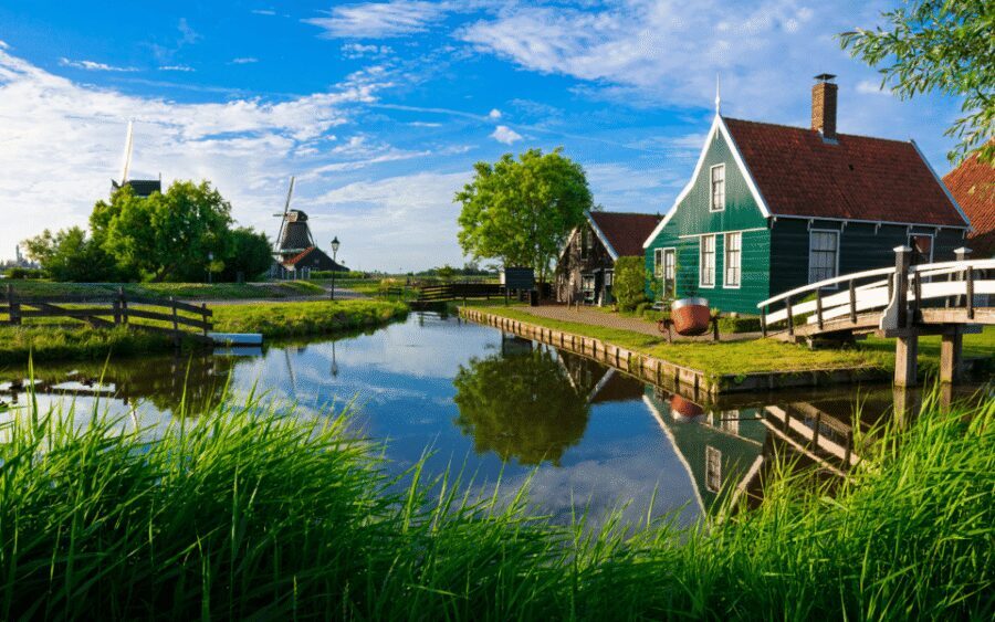 Amsterdam: Day Tour Keukenhof and Zaanse Schans Windmills - Should You Book This Day Tour?