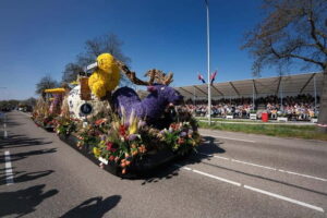 Amsterdam: Day Trip to Flower Parade & Keukenhof on April 18 - Getting From Amsterdam: Transfers and Timing That Keep It Manageable