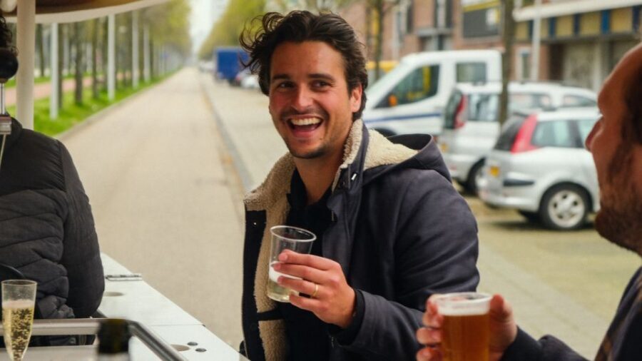 Amsterdam: Dutch Beer Bike Blast Tour with Onboard Bar - The 65 minutes with your English guide: biking + beer flow