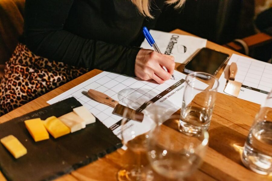 Amsterdam: Dutch Cheese Tasting Experience with Wine - Dutch Cheese, Wine, and the Old Amsterdam Story in 45 Minutes
