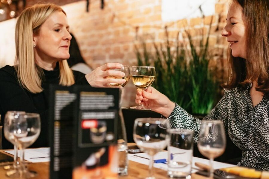 Amsterdam: Dutch Cheese Tasting Experience with Wine - Old Amsterdam vs. Other Goudas: How Aging Changes the Bite