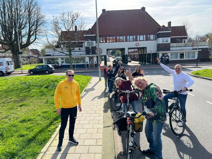 Amsterdam: Dutch Countryside E-Bike with Cheese & Clogs - Polder roads, dikes, and the below-sea-level reality