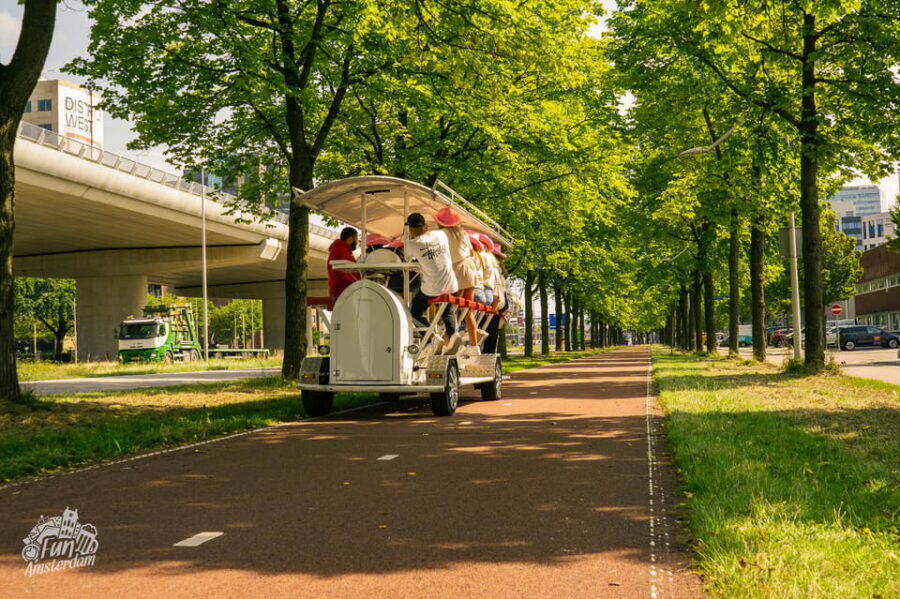 Amsterdam: Dutch Prosecco Party Bike - Who this Amsterdam Prosecco Party Bike suits best